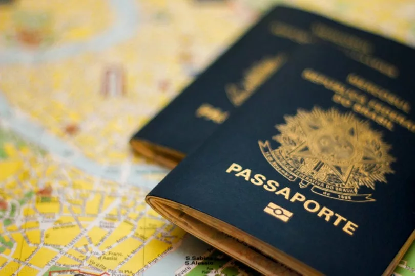 Pensando em viajar para fora? Veja se é melhor comprar dólar agora ou esperar