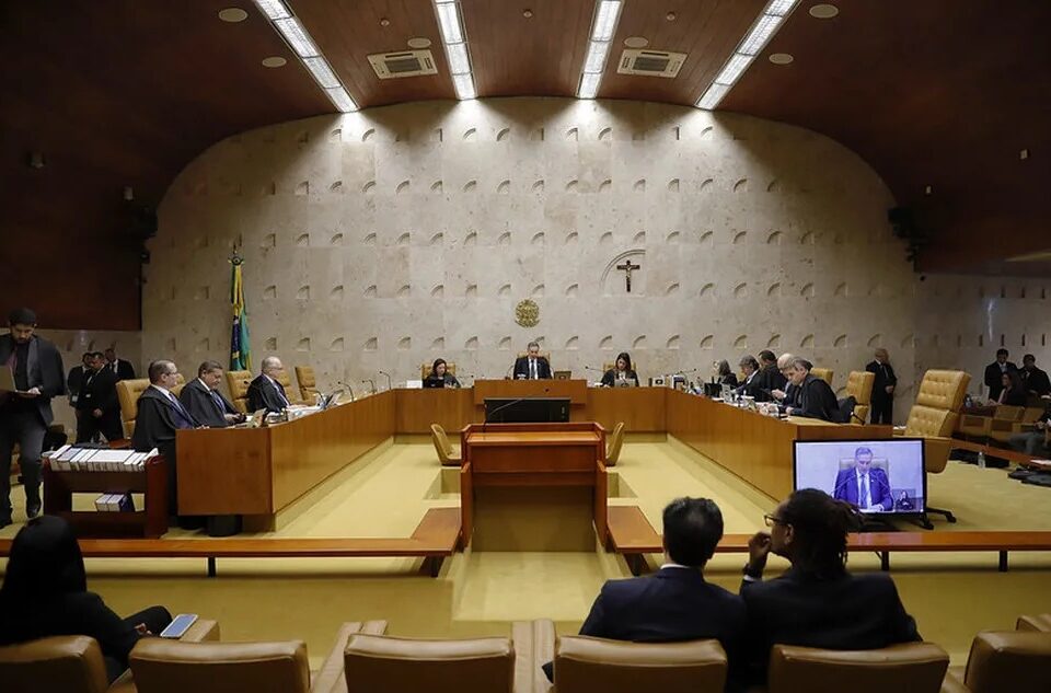 STF Decide: Agora, Meme com Logo do Governo é Crime Grave – Só Faltou Proibir Piada com Política