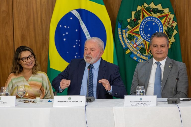 Ministro joga a real: Janja e Rui Costa estão afundando o barco