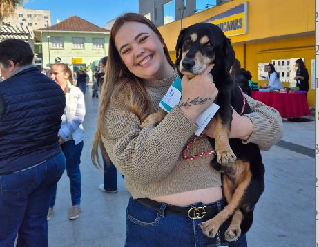 Nove pets ganham novos lares após Feira de Adoção na Praça