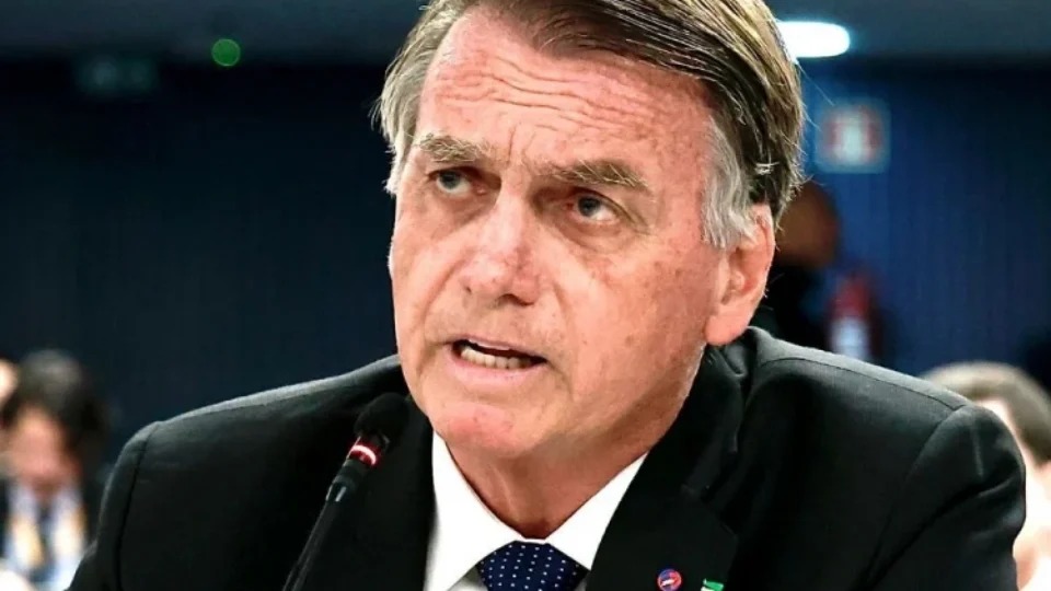 Moraes decreta prisão domiciliar de Jair Bolsonaro
