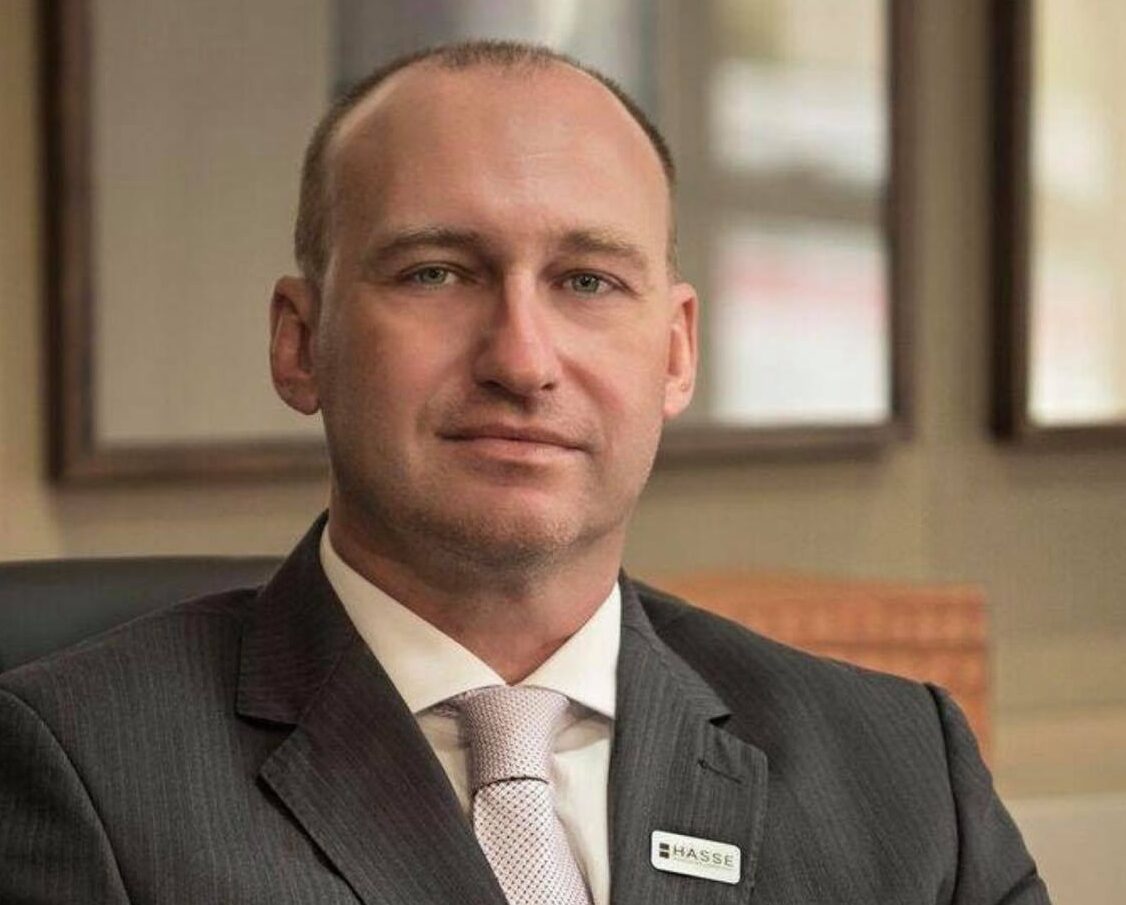 Quando dois casamentos não podem existir, mas uma só família pode ser reconhecida: reflexões sobre a pensão por morte em relação poliafetiva