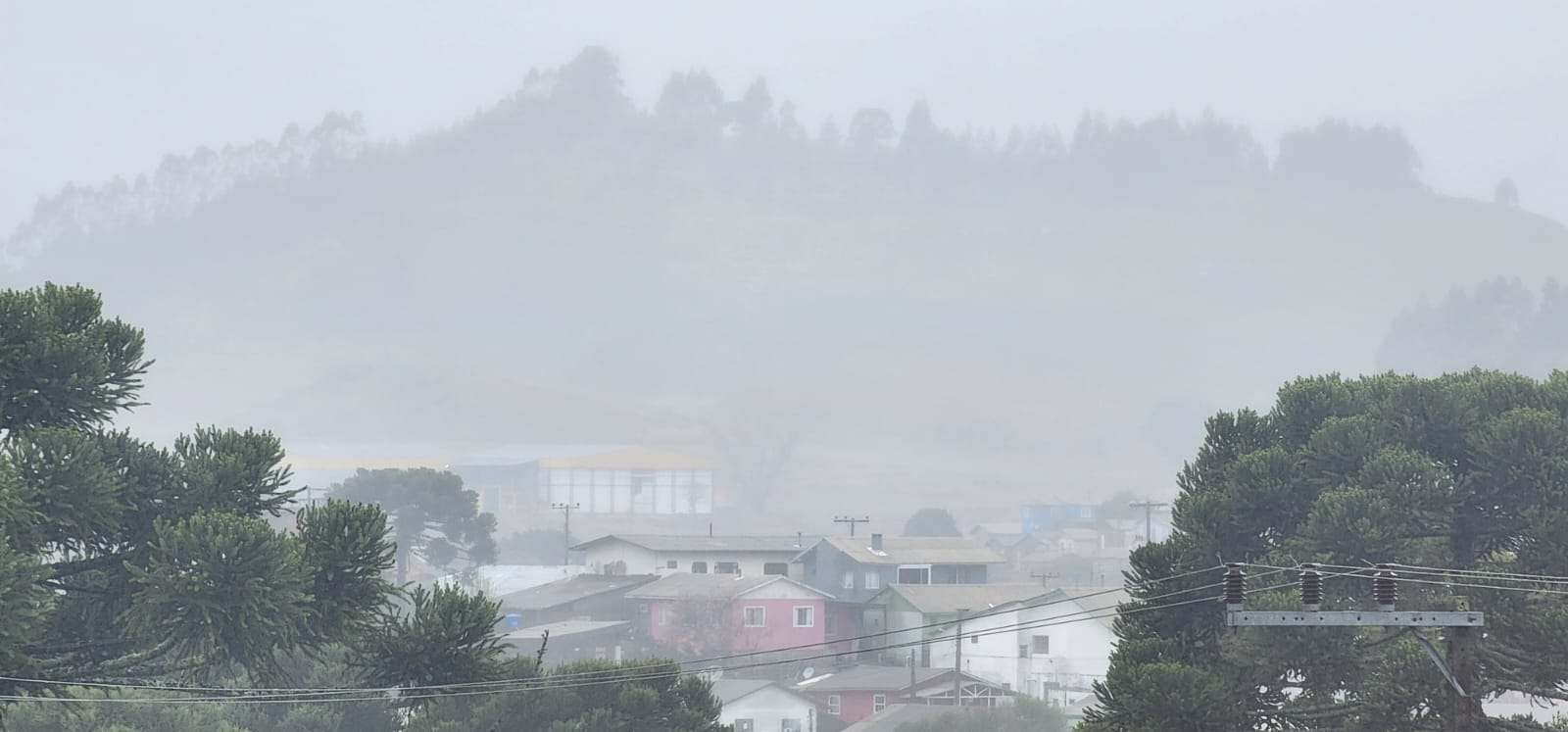 Frente fria trouxe instabilidade, mas tempo firme retorna nos próximos dias