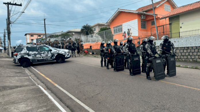 Polícia Militar barra ocupação com mais de 200 famílias em SC