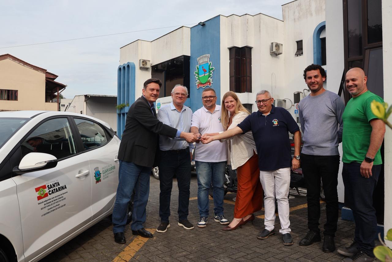Deputado Dr. Vicente entrega veículo à Saúde de Guaramirim