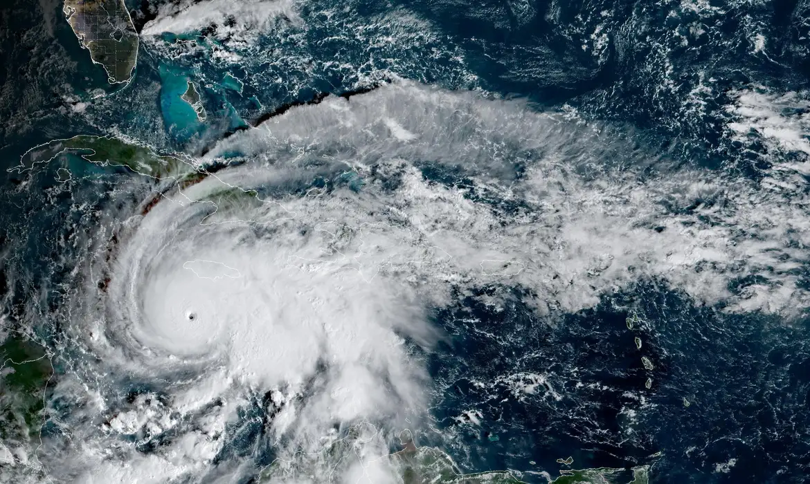 A MAIOR TEMPESTADE DE TODOS OS TEMPOS: Furacão trará 