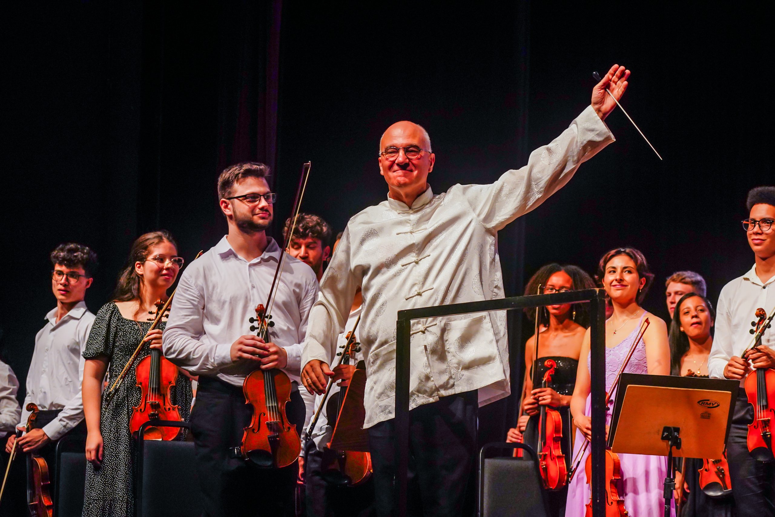 Alesc aprova título de Cidadão Catarinense ao maestro Alex Klein, idealizador do FEMUSC