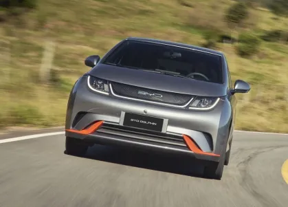 Carros elétricos devem ficar mais baratos no Brasil a partir de 2026