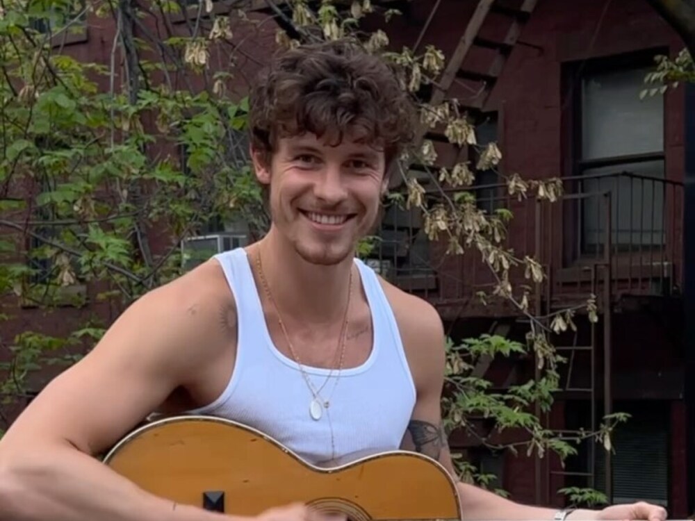 Astro da música Shawn Mendes visita Jaraguá