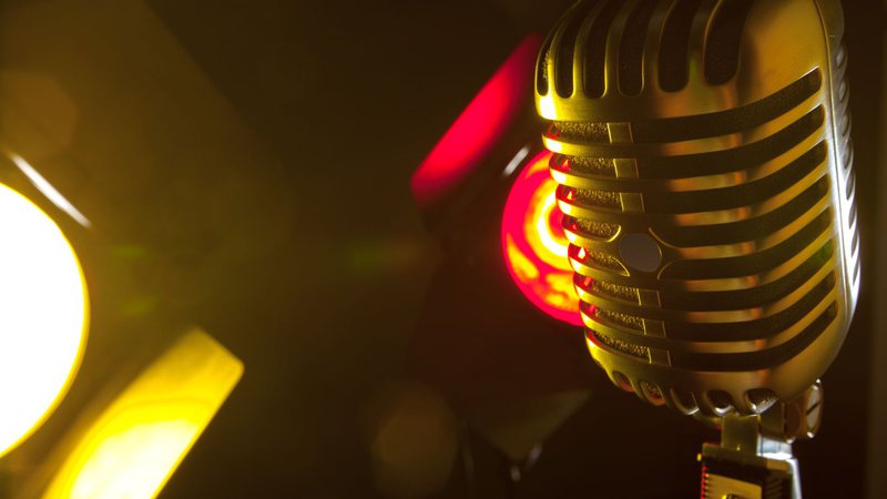 Cantor famoso é processado por cancelar show e deve pagar indenização altíssima