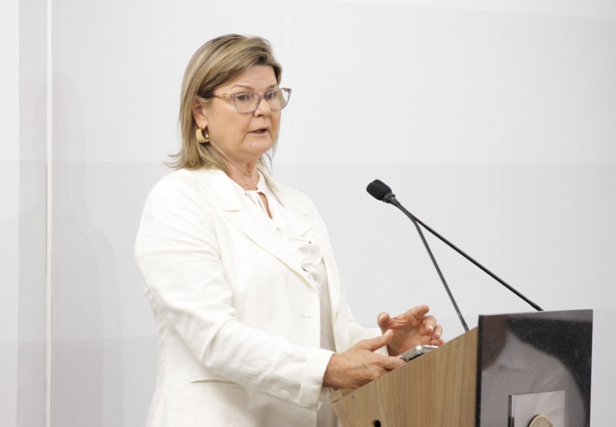 Natália Petry critica suspensão de atividades do Centro de Convivência e indicação de cargos na Prefeitura