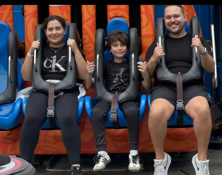 Família fica presa em brinquedo do Beto Carrero na altura de prédio de 30 andares