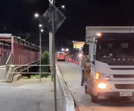 Força-tarefa noturna para limpeza urbana em Jaraguá do Sul