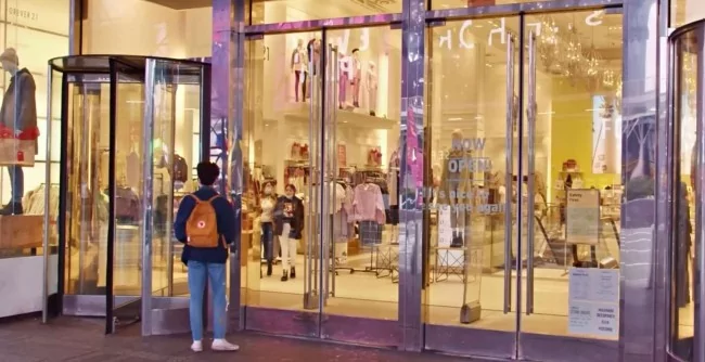 Marca queridinha dos jovens encerra 300 lojas e decreta falência