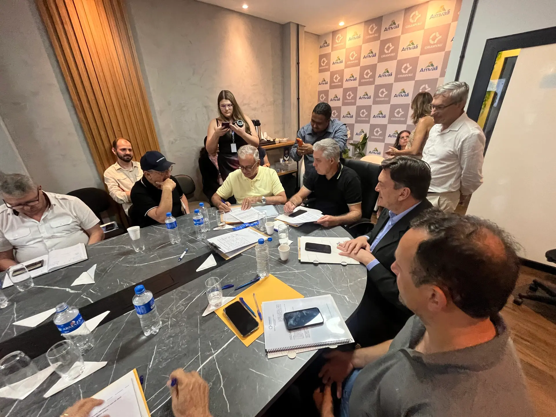 Jaraguá e Schroeder assinam convênio para construir ponte que ligará as cidades