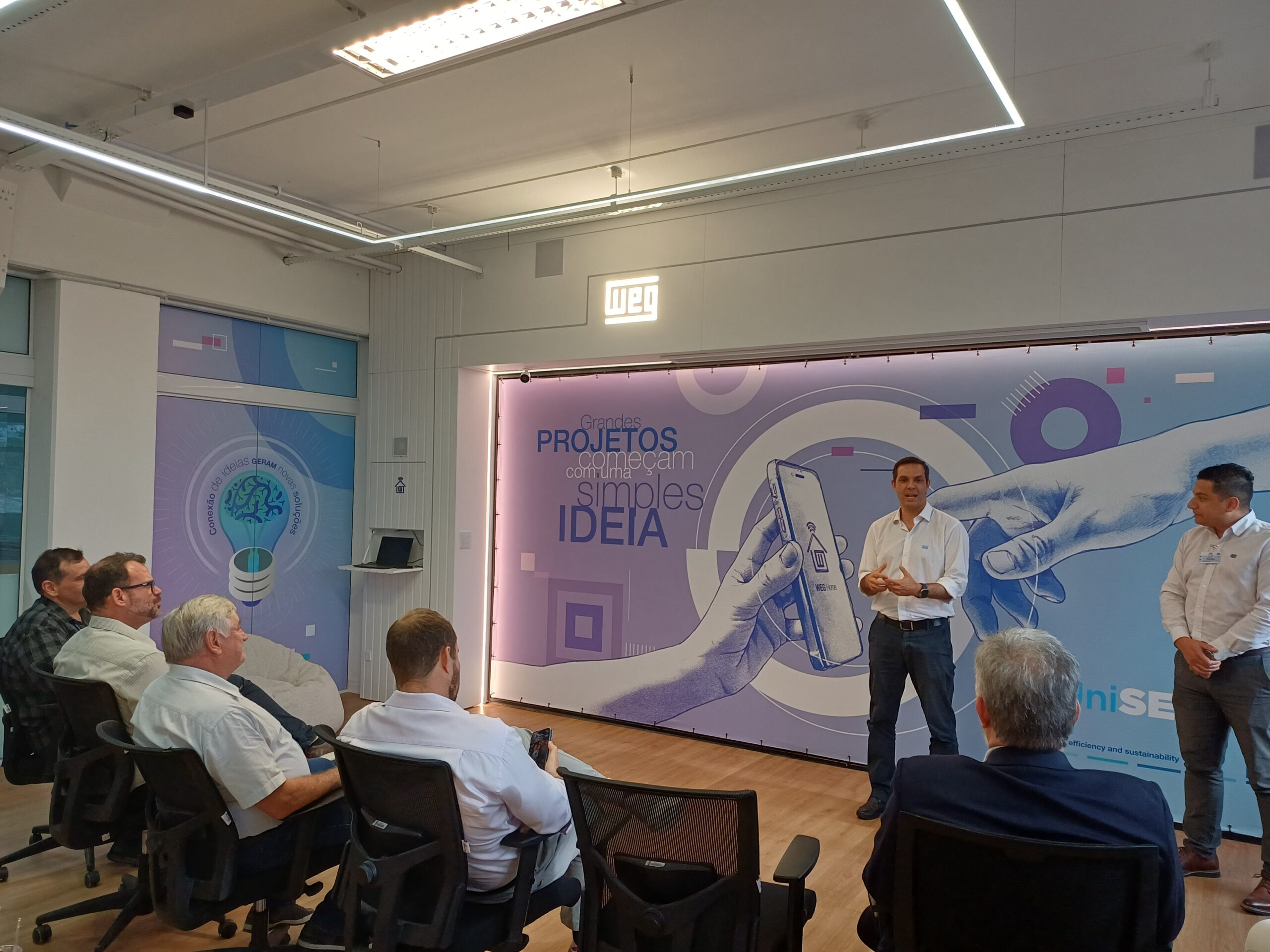 WEG, Senai e UniSenai inauguram primeira sala de aula com tecnologia 4.0 e IA