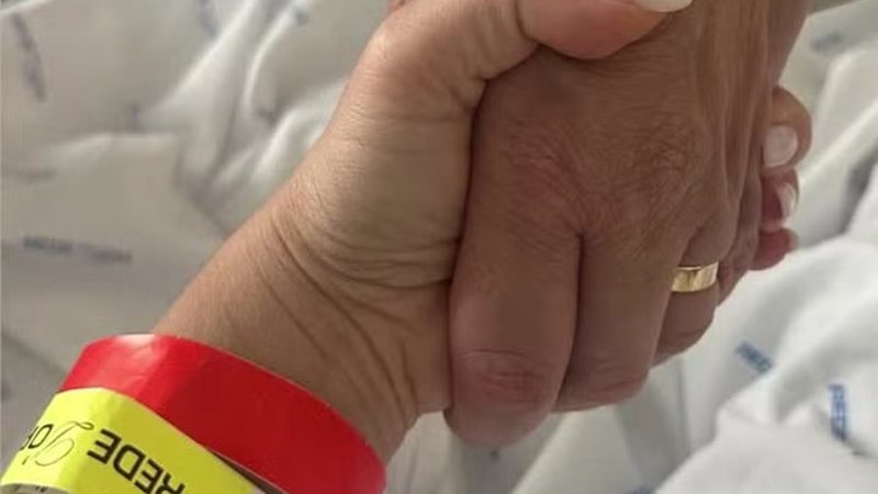 VÍDEO: Cantor famoso relata que esposa sofreu AVC e está em UTI: 