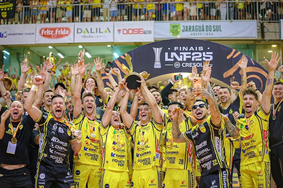 Jaraguá manda no futsal e o mundo aplaude