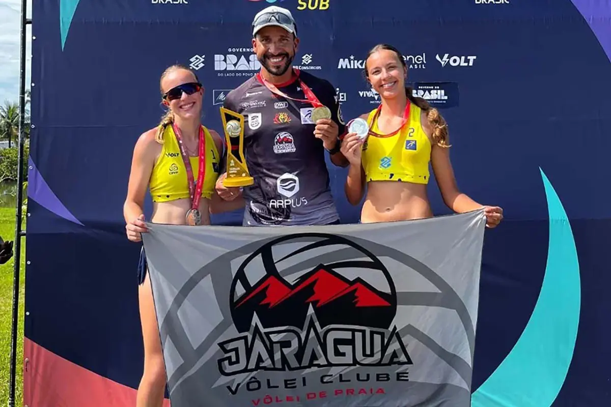 Orgulho jaraguaense em quadra (e na areia)!